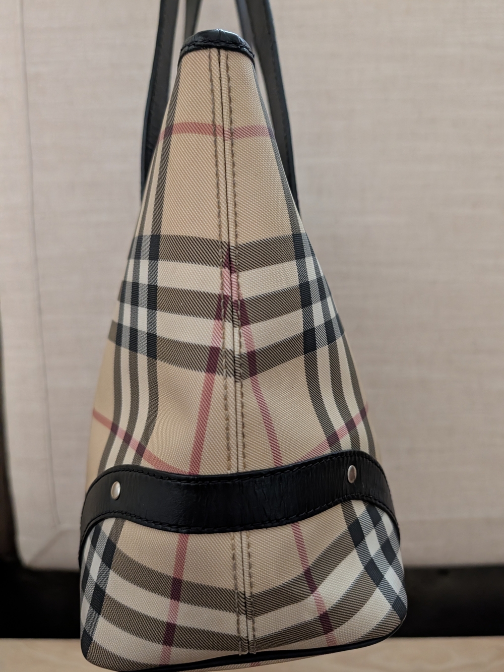 Authentic Burberry London with Leather Trim- Made In Italy - Picture 4 of 15